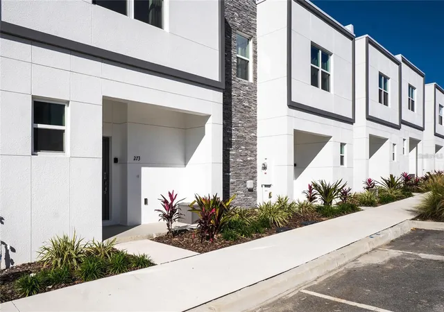 Photo 2 of Townhouse for sale at 392 Famagusta Dr, Davenport, FL 33896 | MLS# O6359796 | Listing updated on 2026-01-28