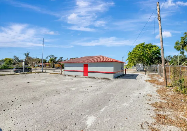Photo 3 of Land for sale at 305 & 309 W Memorial Blvd, Lakeland, FL 33801 | MLS# TB8447315 | Listing updated on 2026-08-21