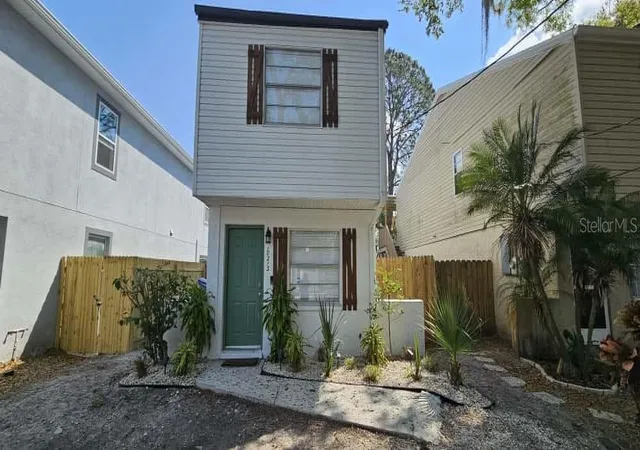 Photo 1 of Single family home for sale at 10213 N Ojus Dr, Tampa, FL 33617 | MLS# TB8447451 | Listing updated on 2026-08-11