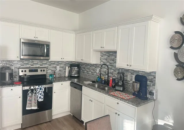 3rd image of 453 Madison Dr, Davenport, FL 33837 | MLS# TB8447477