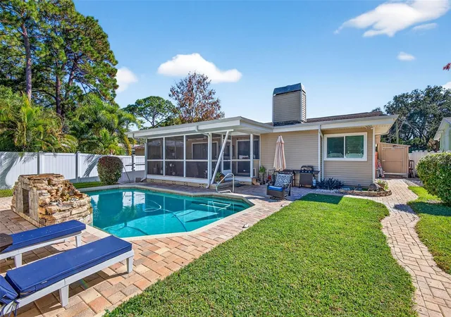 3rd image of 2366 Pembrook Dr, Clearwater, FL 33764 | MLS# TB8447488