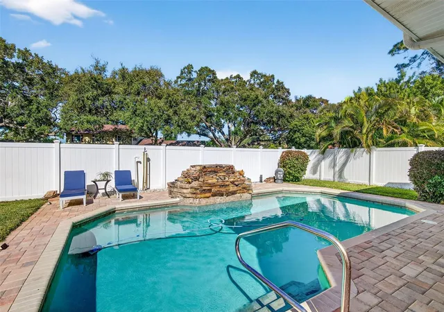 4th image of 2366 Pembrook Dr, Clearwater, FL 33764 | MLS# TB8447488