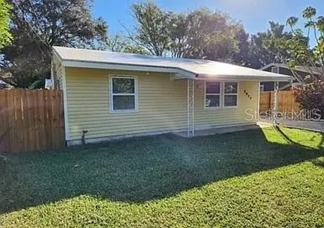 Photo 1 of Single family home for sale at 2011 11th Street W, Bradenton, FL 34205 | MLS# TB8447533 | Listing updated on 2026-08-31