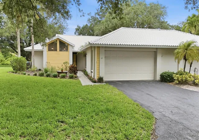 2nd image of 217 Southampton Dr #286, Venice, FL 34293 | MLS# A4671902