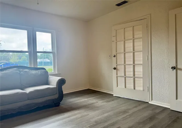 Photo 3 of Multi family home for sale at 425 E Sessoms Ave, Lake Wales, FL 33853 | MLS# L4957271 | Listing updated on 2026-10-06
