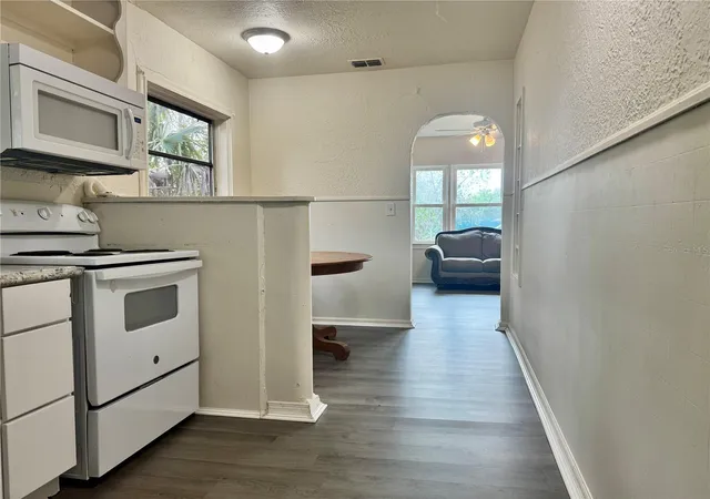 Photo 3 of House for sale at 425 E Sessoms Ave, Lake Wales, FL 33853 | MLS# L4957271 | Listing updated on 2026-10-06