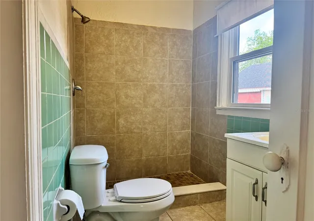 Photo 4 of House for sale at 425 E Sessoms Ave, Lake Wales, FL 33853 | MLS# L4957271 | Listing updated on 2026-10-06