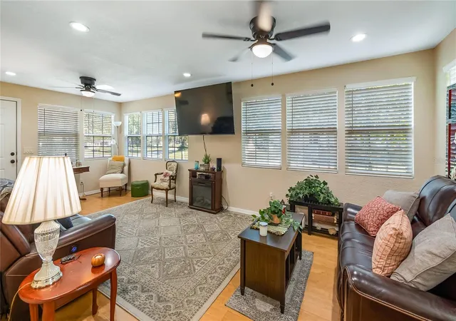 5th image of 172 S Virginia Ave, Center Hill, FL 33514 | MLS# G5104486
