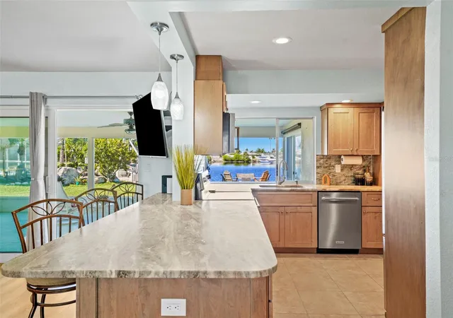 5th image of 3711 Floramar Ter, New Port Richey, FL 34652 | MLS# TB8448063
