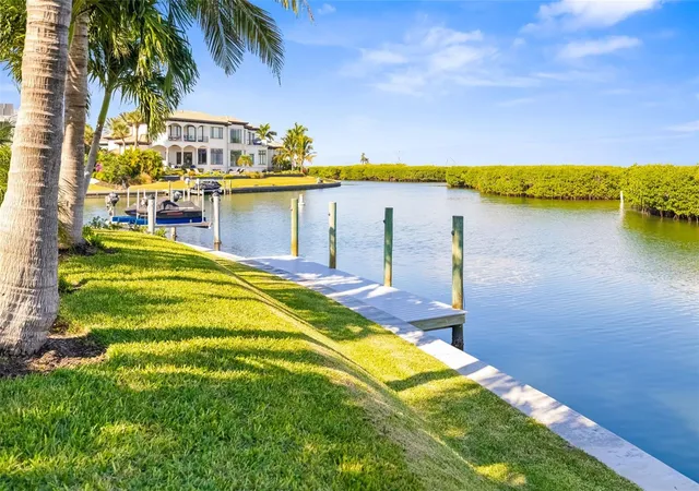 3rd image of 560 Harbor Cove Cir, Longboat Key, FL 34228 | MLS# A4672059