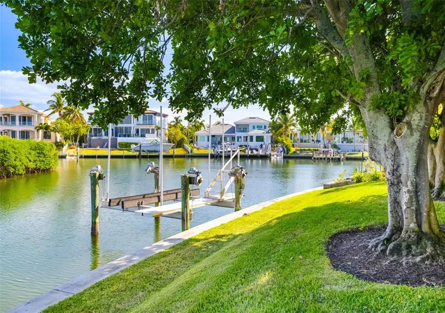 5th image of 560 Harbor Cove Cir, Longboat Key, FL 34228 | MLS# A4672059