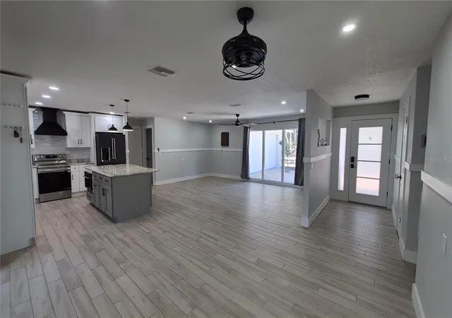 3rd image of 571 Nw 14Th Pl, Crystal River, FL 34428 | MLS# OM713511