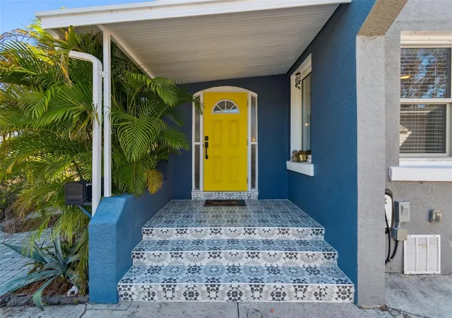 2nd image of 1120 17th Avenue N, Saint Petersburg, FL 33704 | MLS# TB8448255