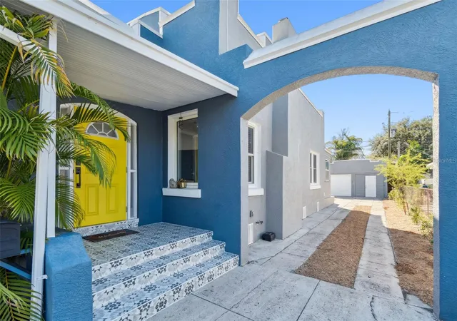 3rd image of 1120 17th Avenue N, Saint Petersburg, FL 33704 | MLS# TB8448255