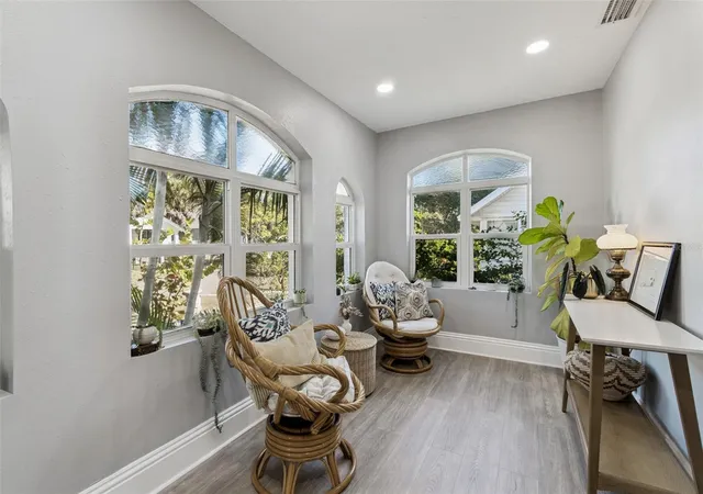 5th image of 1120 17th Avenue N, Saint Petersburg, FL 33704 | MLS# TB8448255