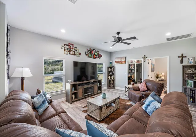3rd image of 2525 Ranchland Acres Rd, Lakeland, FL 33809 | MLS# L4957289