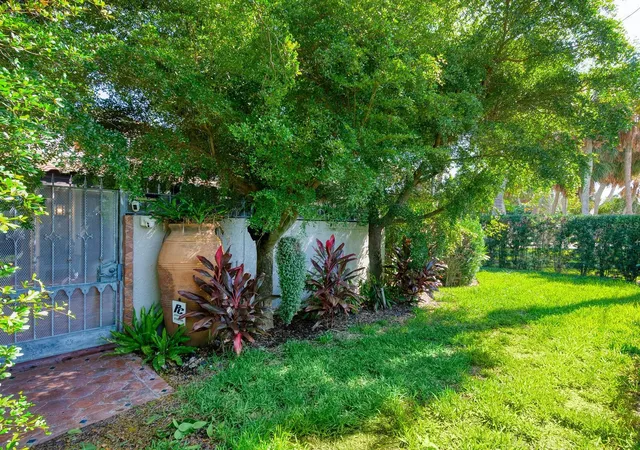 2nd image of 41 S Adams Dr, Sarasota, FL 34236 | MLS# A4672116