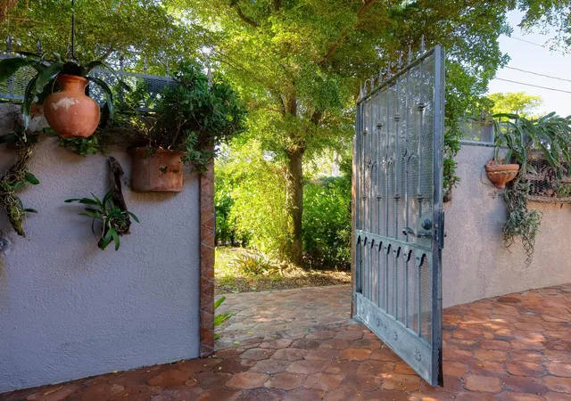 3rd image of 41 S Adams Dr, Sarasota, FL 34236 | MLS# A4672116