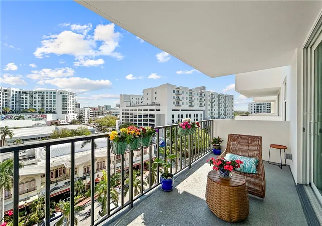 2nd image of 101 S Gulfstream Ave, SARASOTA, FL 34236