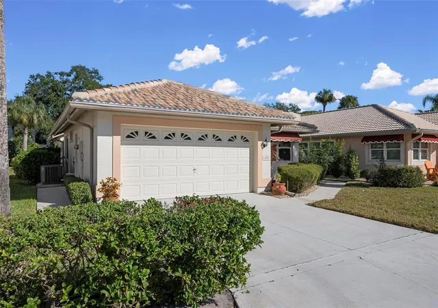 Photo 3 of Single family home for sale at 4310 Turnberry Ct, Bradenton, FL 34210 | MLS# A4672186 | Listing updated on 2026-08-30