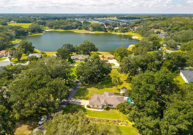 Photo 1 of Single family home for sale at 211 Hanging Moss Ln, Lady Lake, FL 32159 | MLS# G5104571 | Listing updated on 2026-10-01