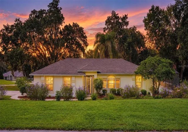 Photo 2 of Single family home for sale at 211 Hanging Moss Ln, Lady Lake, FL 32159 | MLS# G5104571 | Listing updated on 2026-10-01
