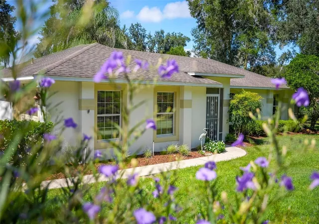 Photo 4 of Single family home for sale at 211 Hanging Moss Ln, Lady Lake, FL 32159 | MLS# G5104571 | Listing updated on 2026-10-01