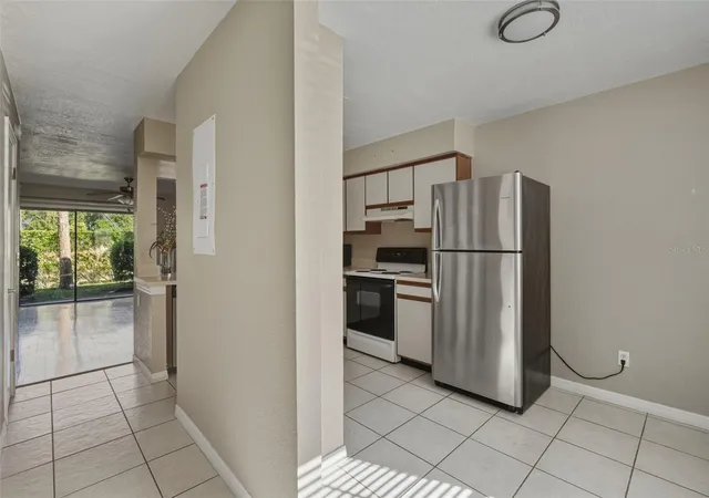 4th image of 16545 Lake Brigadoon Cir, Tampa, FL 33618 | MLS# TB8448636