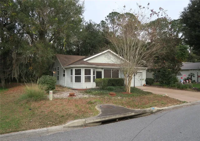 3rd image of 32512 Oak Park Dr, Leesburg, FL 34748 | MLS# O6360997