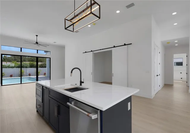 4th image of 2069 Hibiscus St, Sarasota, FL 34239 | MLS# A4672246