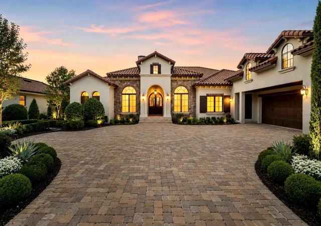 Photo 1 of Single family home for sale at 6130 Grosvenor Shore Dr, Windermere, FL 34786 | MLS# O6361099 | Listing updated on 2026-07-16