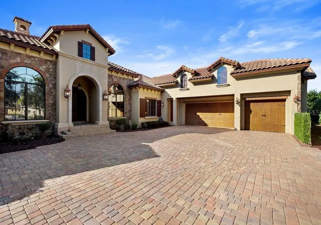 Photo 2 of Single family home for sale at 6130 Grosvenor Shore Dr, Windermere, FL 34786 | MLS# O6361099 | Listing updated on 2026-07-16
