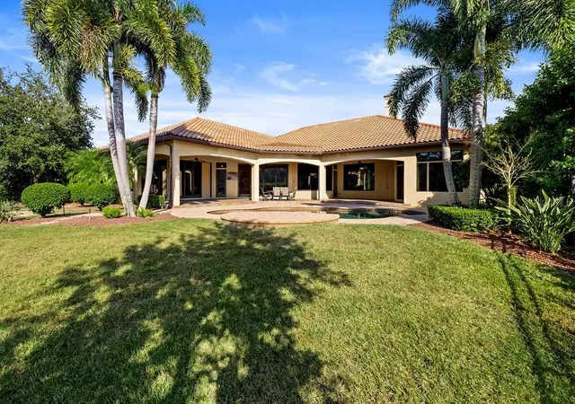 Photo 3 of Single family home for sale at 6130 Grosvenor Shore Dr, Windermere, FL 34786 | MLS# O6361099 | Listing updated on 2026-07-16
