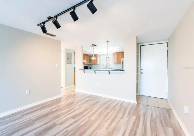 Listing Photo 5 - Condo for sale in building located at 735 S Vlg Dr N, ST PETERSBURG, FL 33716 - Unit #206