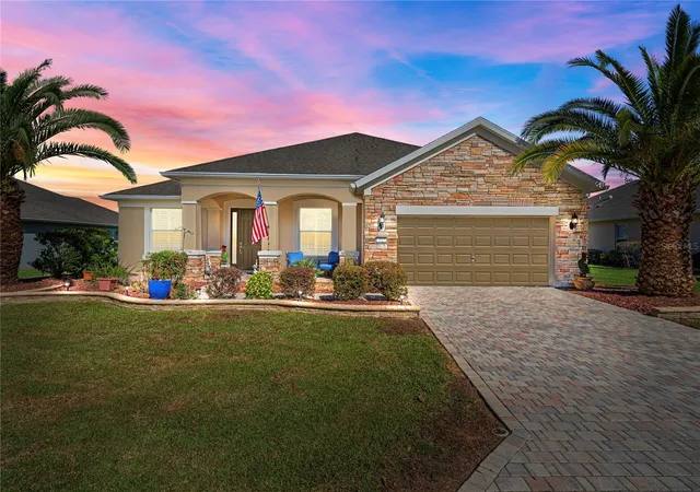 Photo 2 of Single family home for sale at 7527 Sw 97th Terrace Rd, Ocala, FL 34481 | MLS# OM713631 | Listing updated on 2026-03-09