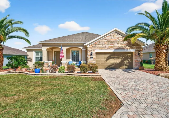 Photo 3 of Single family home for sale at 7527 Sw 97th Terrace Rd, Ocala, FL 34481 | MLS# OM713631 | Listing updated on 2026-03-09