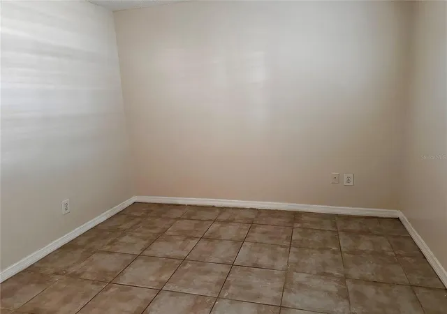 2nd image of 122 N Kings Ave, BRANDON, FL 33510
