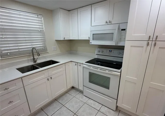 3rd image of 122 N Kings Ave, BRANDON, FL 33510