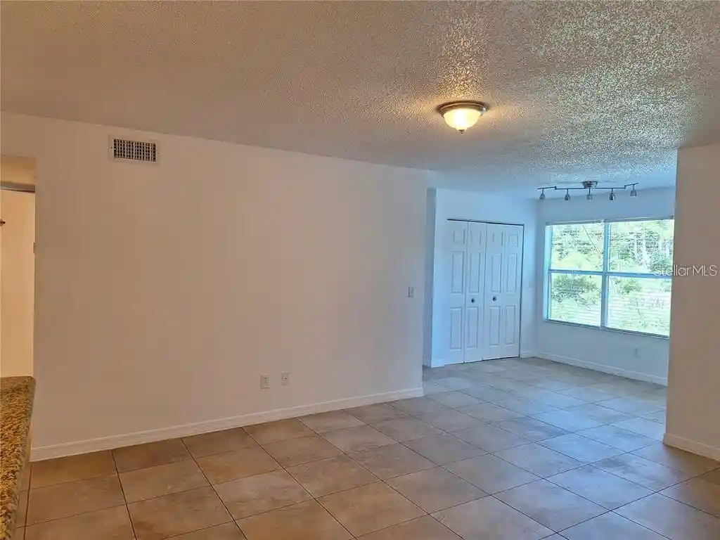 Listing Photo 2 - Condo for sale in 5116 Conroy Rd located at 5116 Conroy Rd, Orlando, FL 32811 - Unit #12