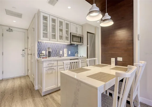 3rd image of 250 Sands Point Rd #5101, Longboat Key, FL 34228 | MLS# A4672352