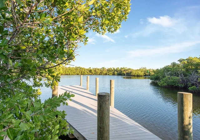 2nd image of 300 E Bay Heights Ave, Englewood, FL 34223 | MLS# D6144801
