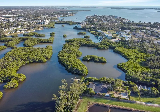 72nd image of 300 E Bay Heights Ave, Englewood, FL 34223 | MLS# D6144801