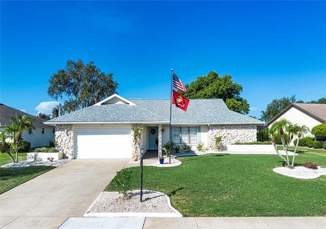 2nd image of 2016 E View Dr, Sun City Center, FL 33573 | MLS# TB8448874
