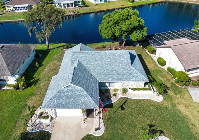 4th image of 2016 E View Dr, Sun City Center, FL 33573 | MLS# TB8448874