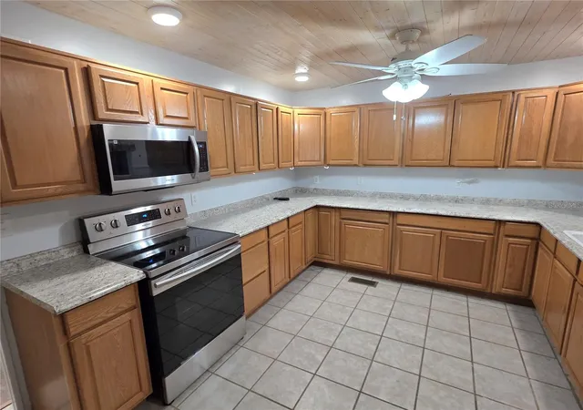 5th image of 8071 Highpoint Blvd, Brooksville, FL 34613 | MLS# W7880840