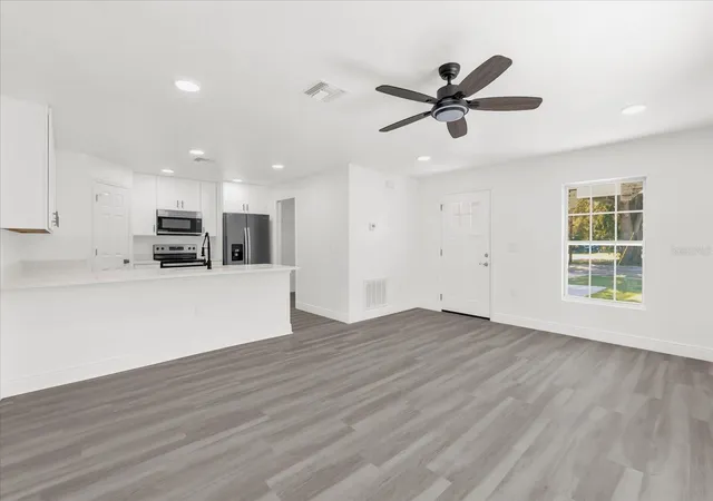 Photo 4 of Single family home for sale at 1212 W 16th Street, Sanford, FL 32771 | MLS# O6361437 | Listing updated on 2026-10-30