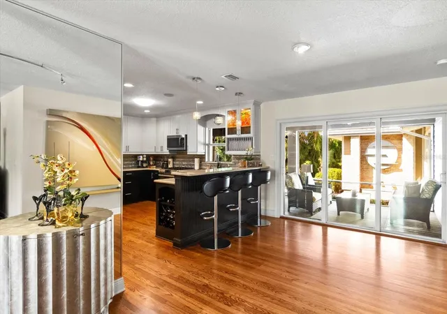 3rd image of 1538 S Orange Ave, Sarasota, FL 34239 | MLS# A4672485