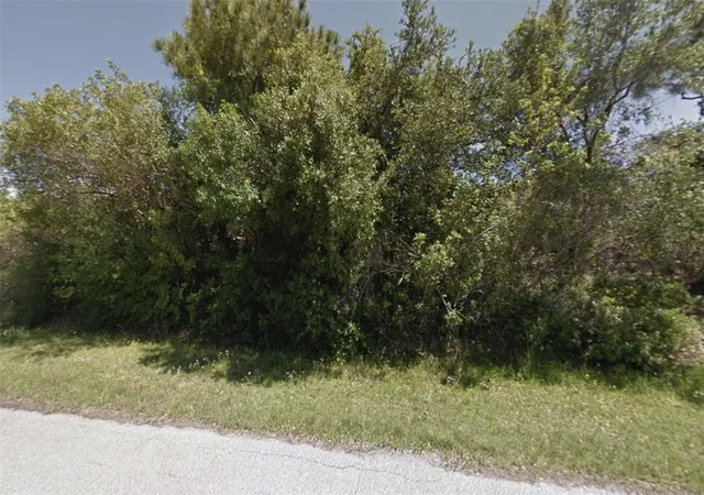 Photo 1 of Sale Pending at 10 Lindhurst St, Port Charlotte, FL 33953 | MLS# O6361561 | Listing updated on 2026-10-26