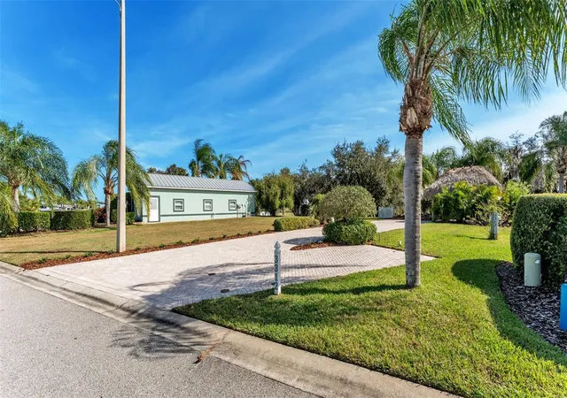 2nd image of 3312 Fish Hawk Dr, Polk City, FL 33868 | MLS# L4957365