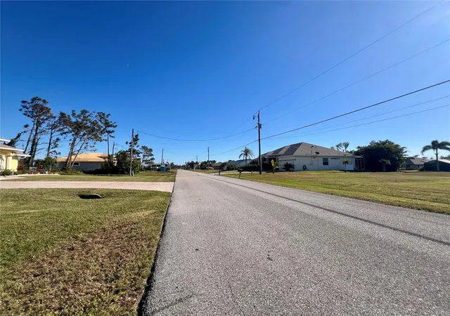 2nd image of 84 Fairway Rd, Rotonda West, FL 33947 | MLS# C7517905